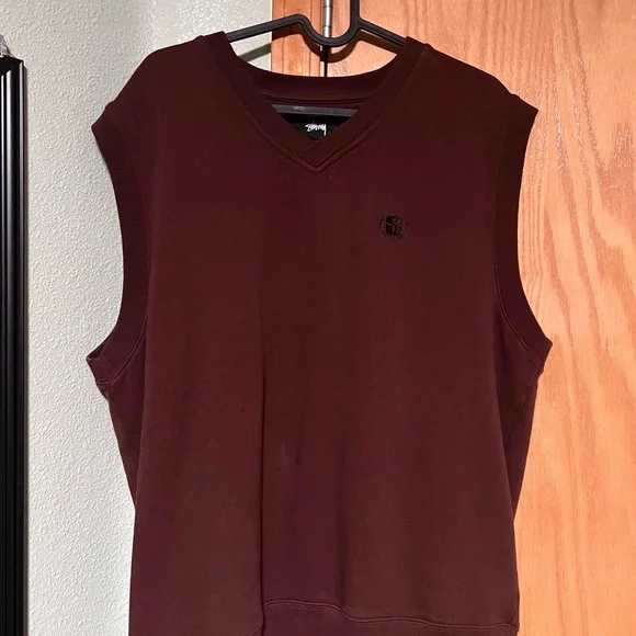 Stüssy バーガンディ Vネックベスト Stüssy バーガンディ Vネックベスト